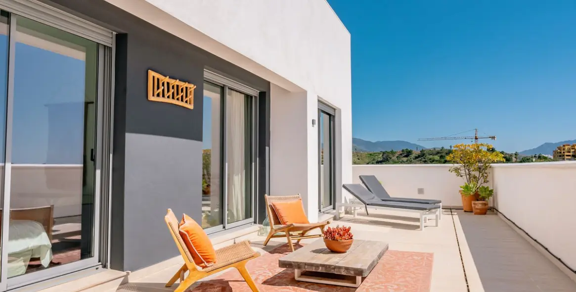 Short-term rent of penthouse in Estepona 13