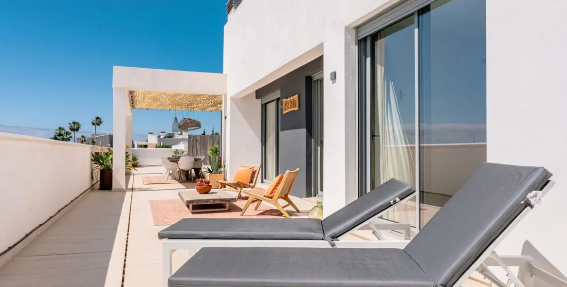 Short-term rent of penthouse in Estepona 15