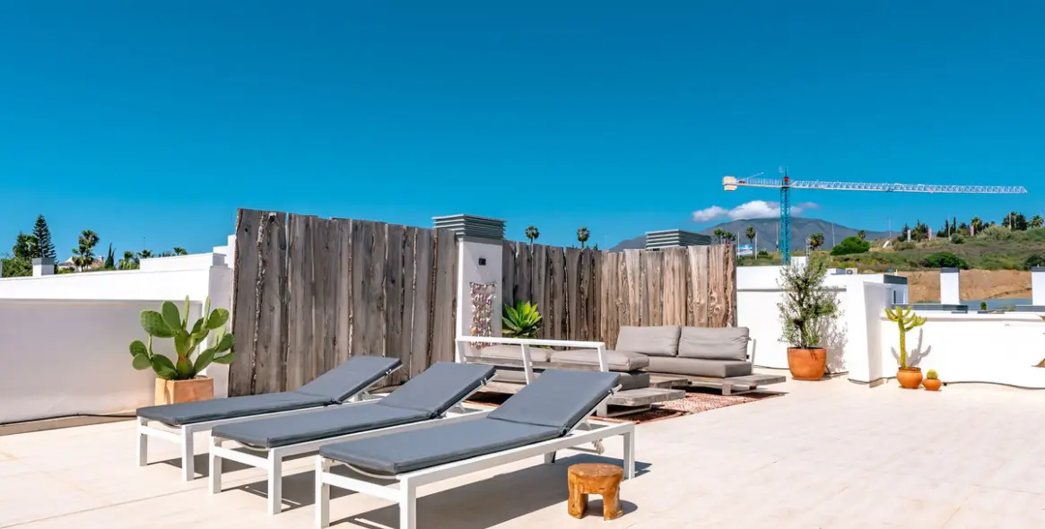Short-term rent of penthouse in Estepona 20