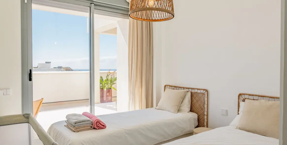 Short-term rent of penthouse in Estepona 40