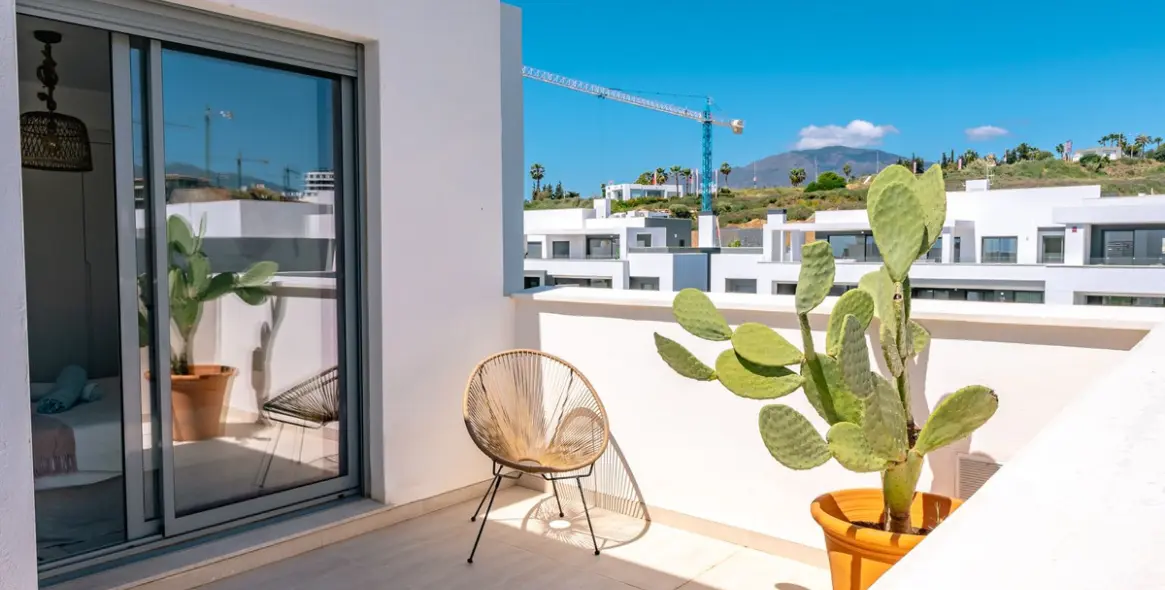 Short-term rent of penthouse in Estepona 47