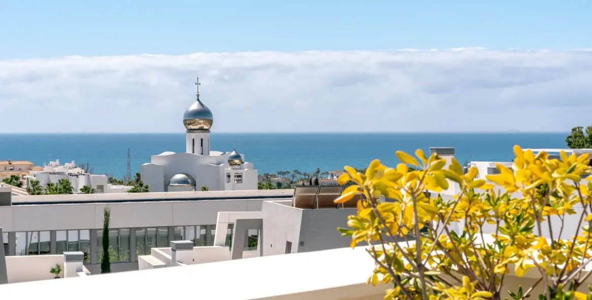 Short-term rent of penthouse in Estepona 55