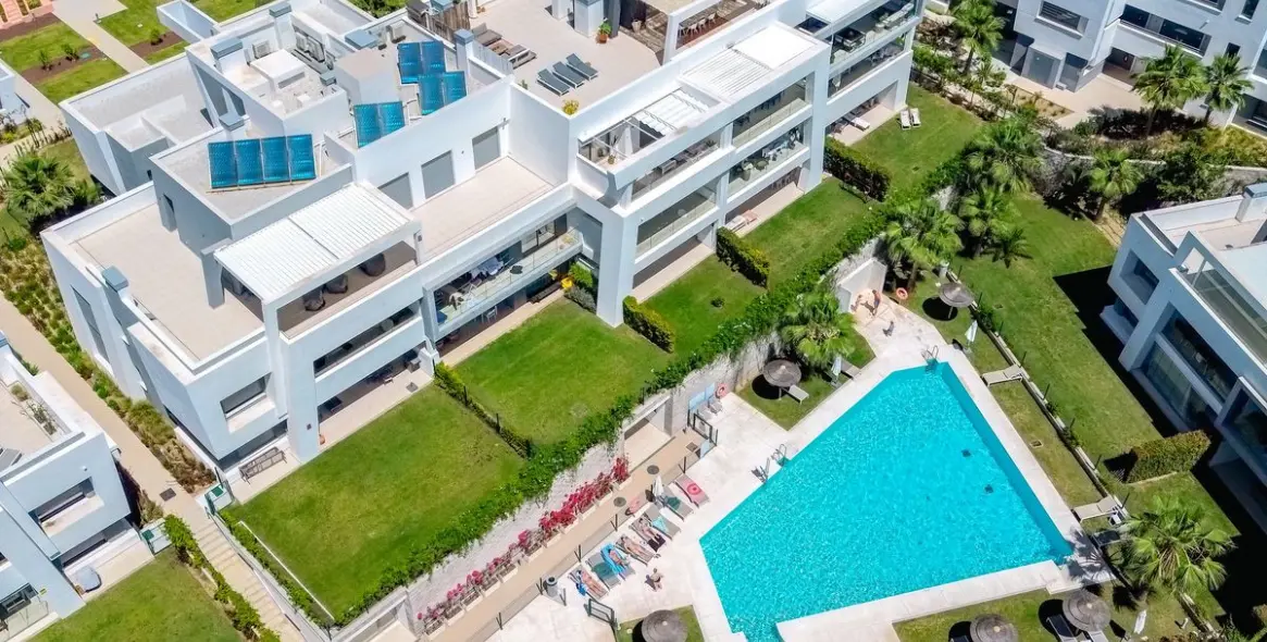 Short-term rent of penthouse in Estepona 79