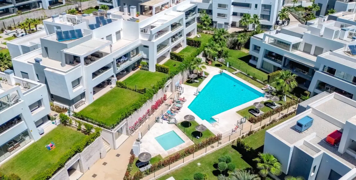 Short-term rent of penthouse in Estepona 86