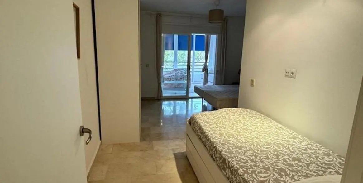 Долгосрочная аренда апартаментов на среднем этаже в Marbella (район Puerto Banús) 5