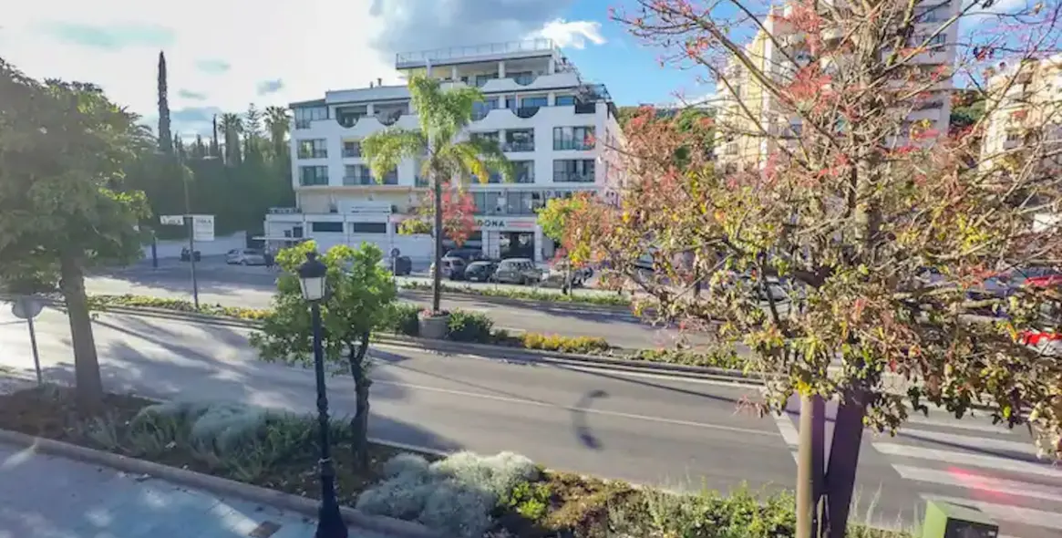 Долгосрочная аренда апартаментов на первом этаже в Marbella (район Marbella) 1