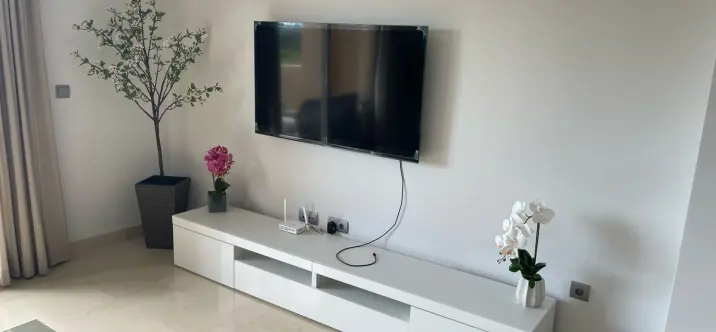 Alquiler a largo plazo de apartamento en planta media en Estepona 2