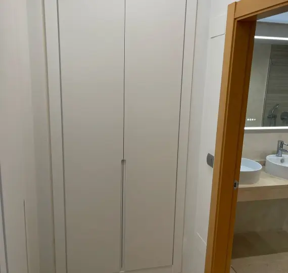 Alquiler a largo plazo de apartamento en planta media en Estepona