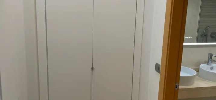 Alquiler a largo plazo de apartamento en planta media en Estepona 4