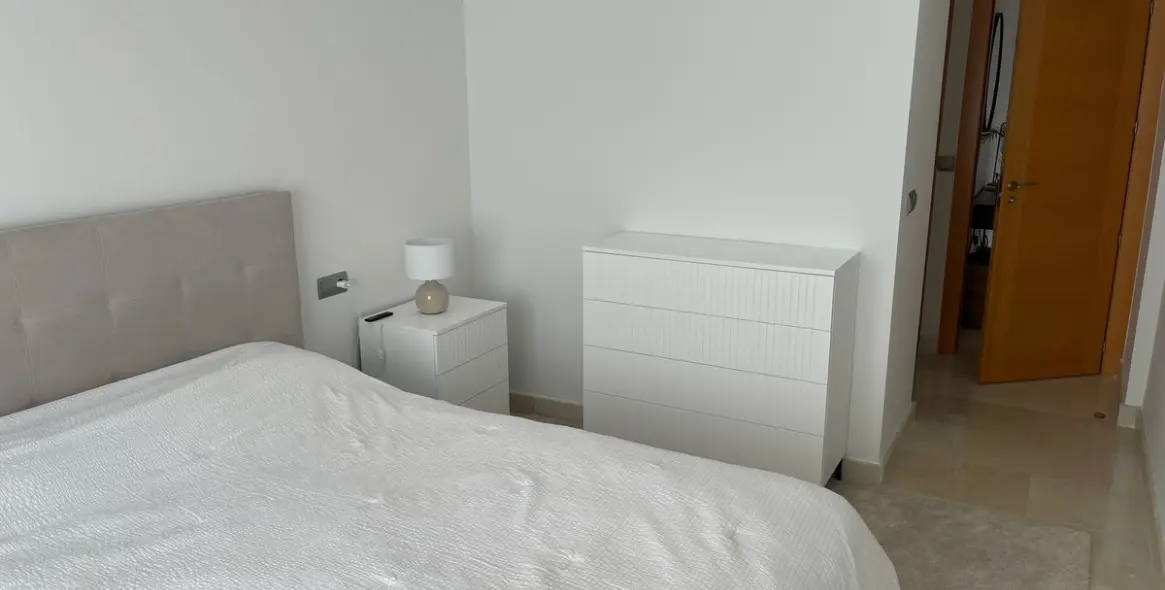 Long-term rent of middle floor apartment in Estepona 12