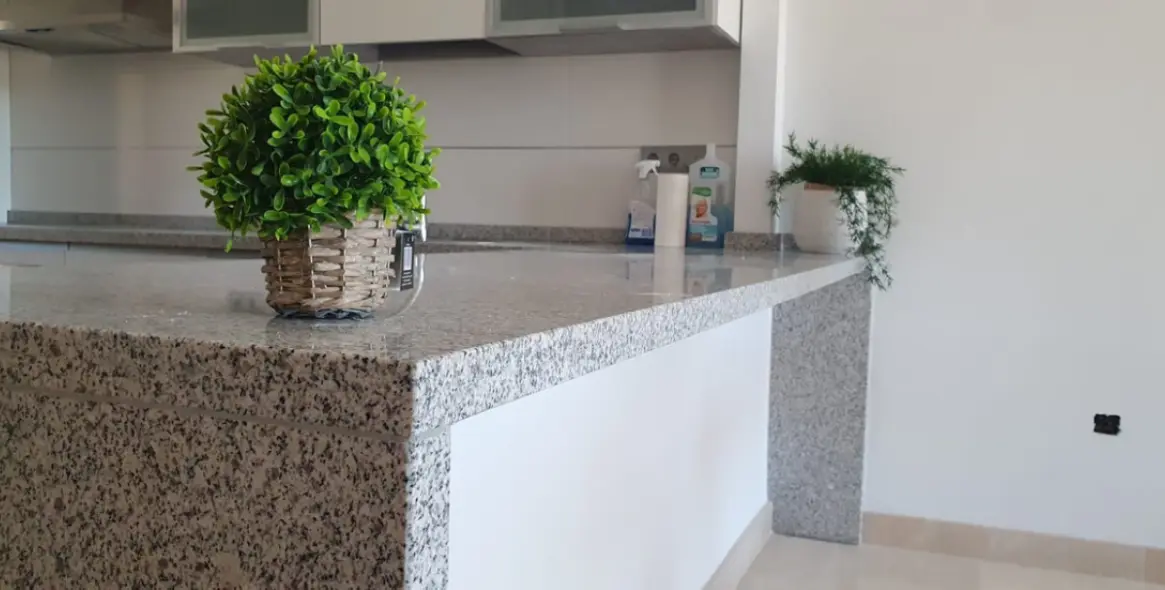 Long-term rent of middle floor apartment in Estepona 15