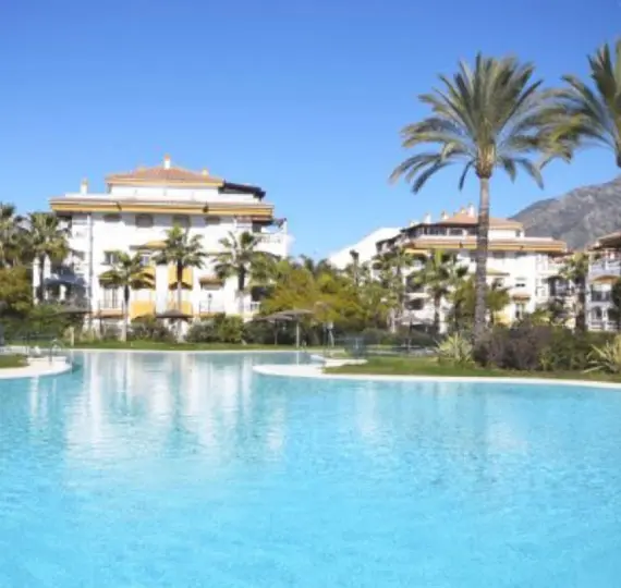 Долгосрочная аренда апартаментов на первом этаже в Nueva Andalucía