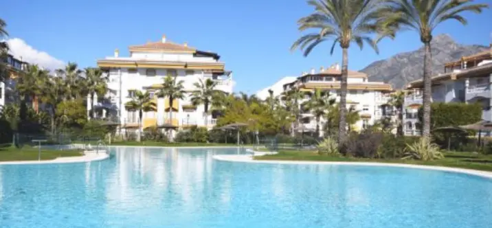 Долгосрочная аренда апартаментов на первом этаже в Nueva Andalucía 0