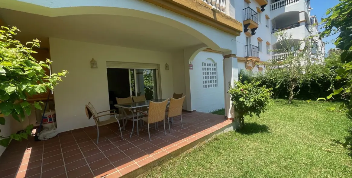 Alquiler a largo plazo de apartamento en planta baja en Nueva Andalucía 3