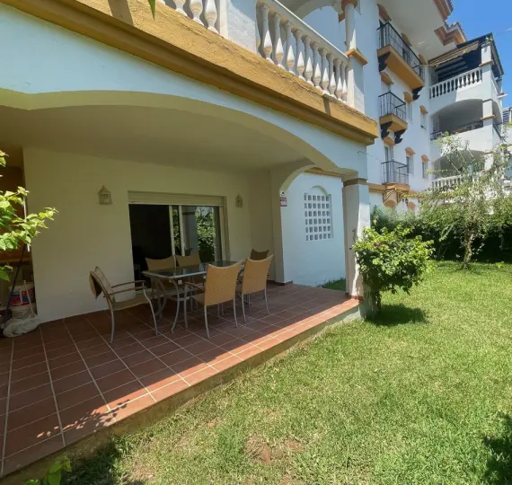 Долгосрочная аренда апартаментов на первом этаже в Nueva Andalucía