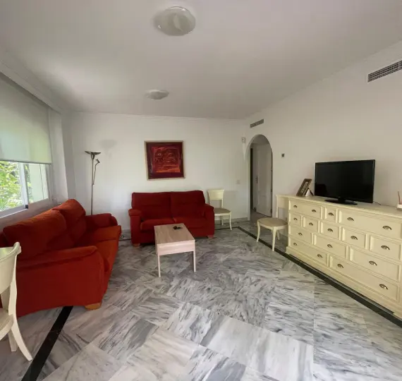 Долгосрочная аренда апартаментов на первом этаже в Nueva Andalucía