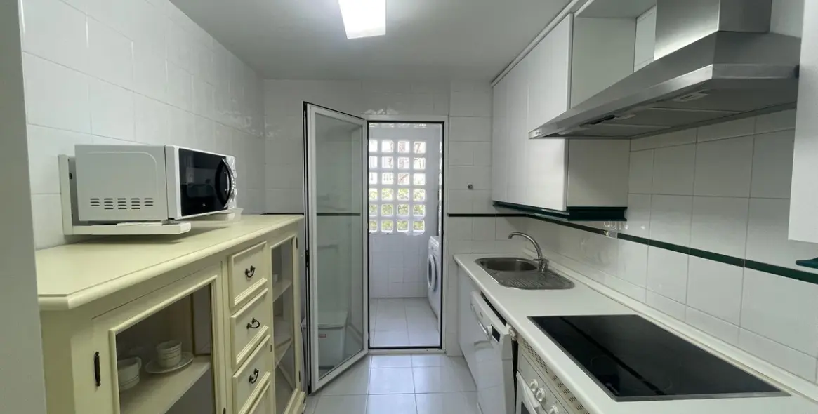 Alquiler a largo plazo de apartamento en planta baja en Nueva Andalucía 10