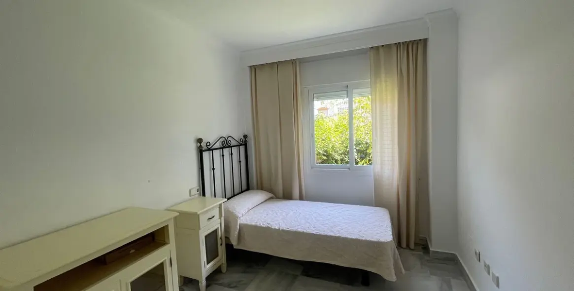 Alquiler a largo plazo de apartamento en planta baja en Nueva Andalucía 12