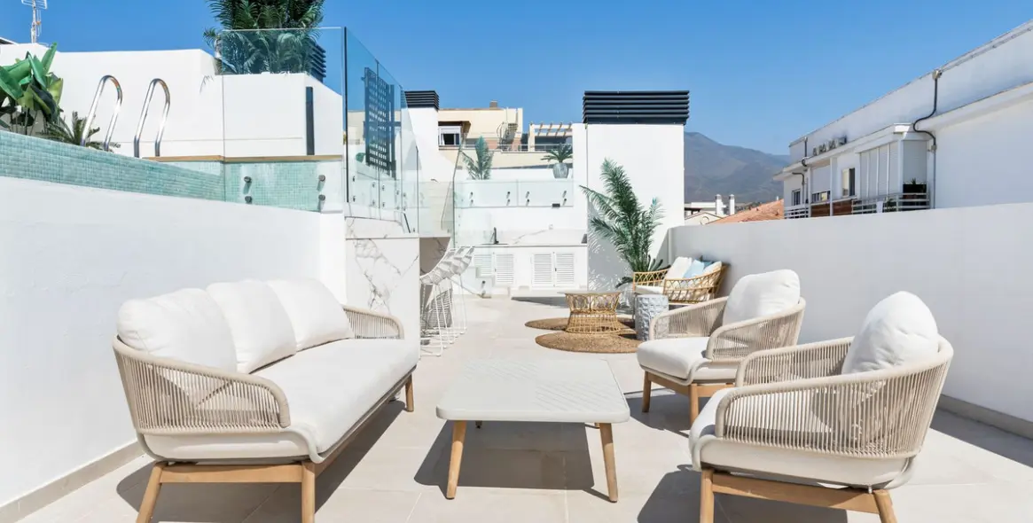 Alquiler a largo plazo de apartamento en planta media en Estepona 2