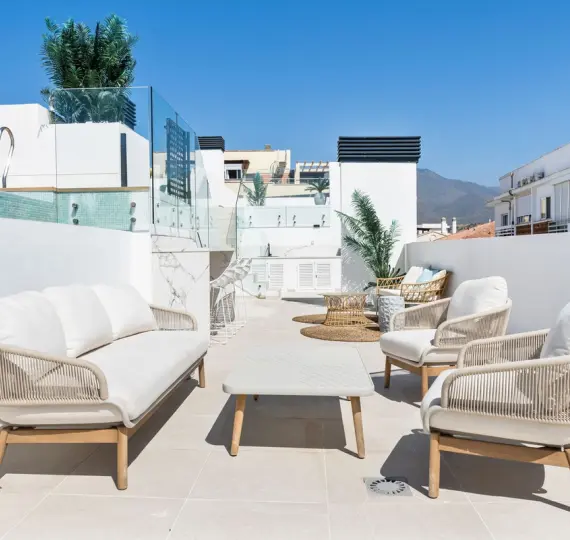 Alquiler a largo plazo de apartamento en planta media en Estepona