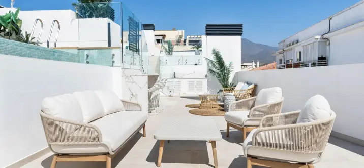 Alquiler a largo plazo de apartamento en planta media en Estepona 1