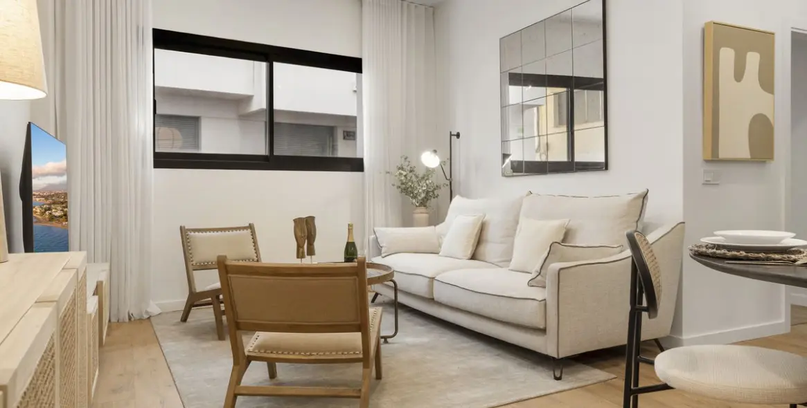 Alquiler a largo plazo de apartamento en planta media en Estepona 3