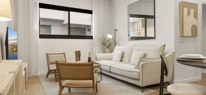 Alquiler a largo plazo de apartamento en planta media en Estepona 2