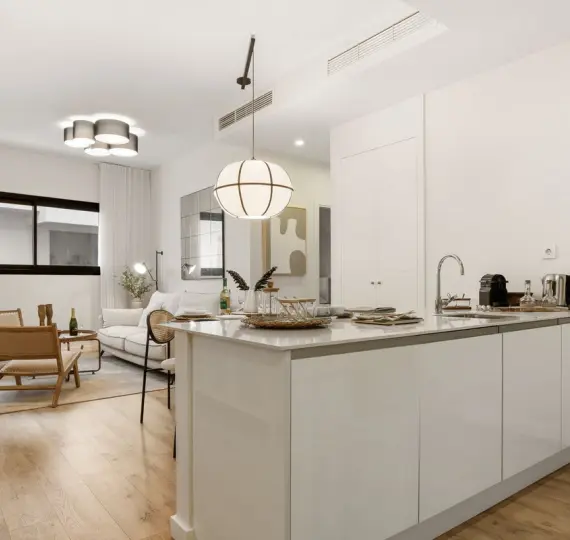 Alquiler a largo plazo de apartamento en planta media en Estepona