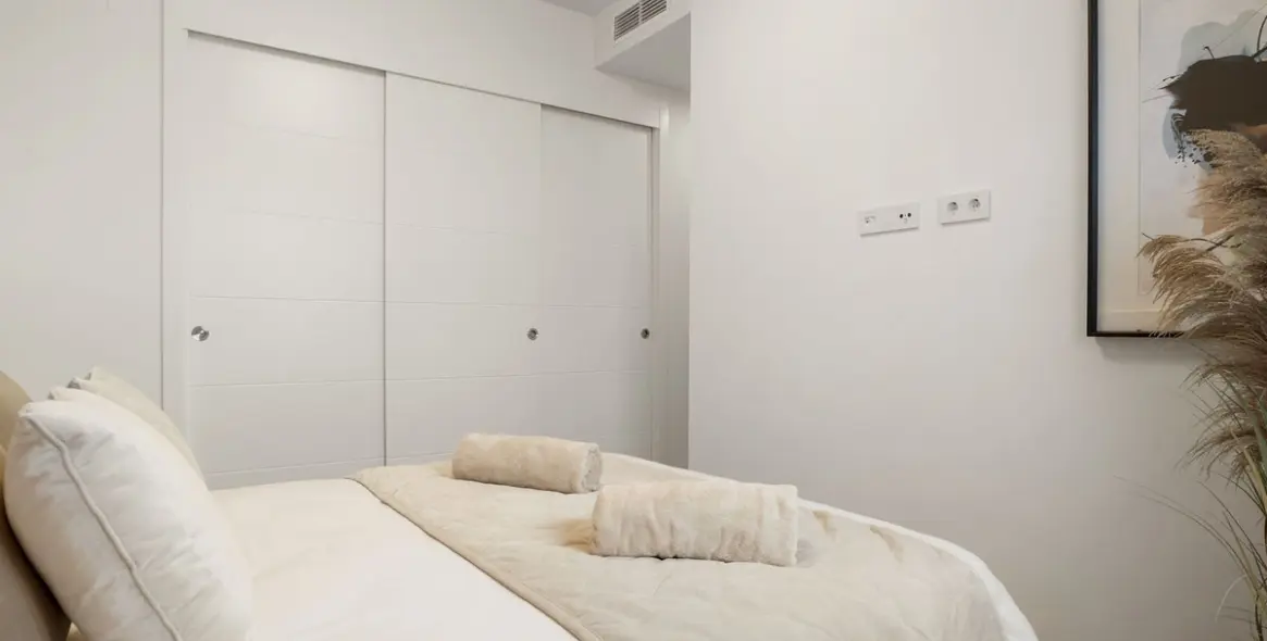 Alquiler a largo plazo de apartamento en planta media en Estepona 9