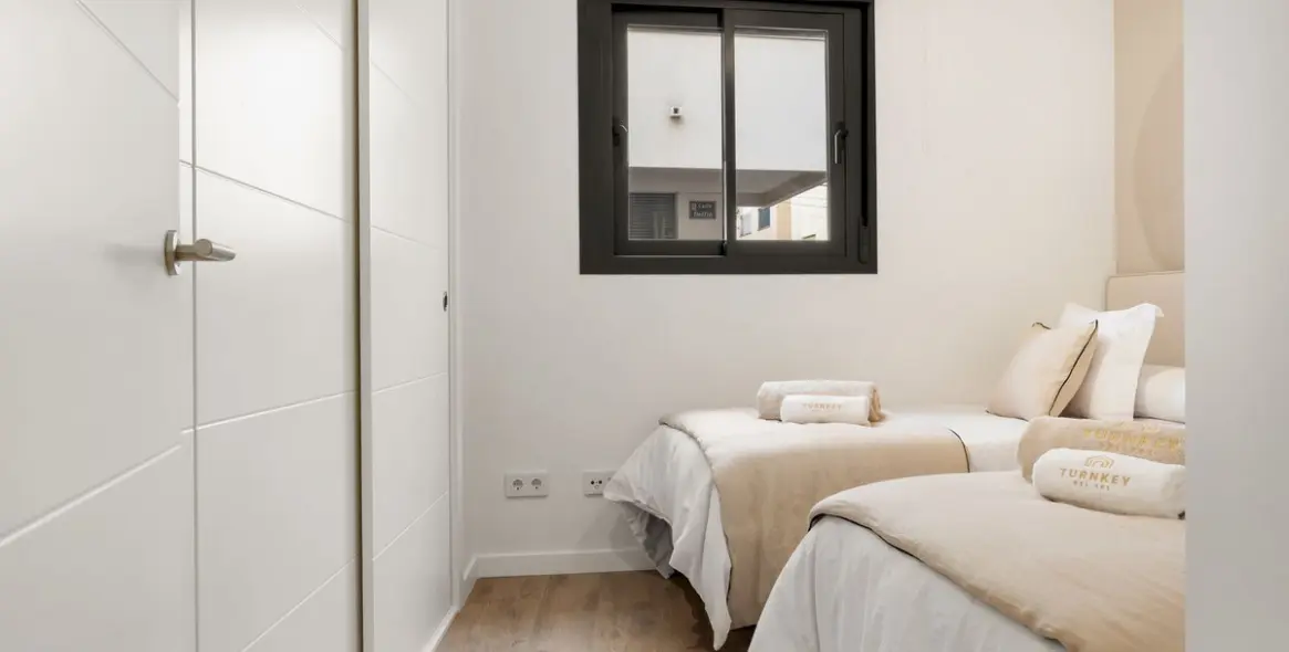 Alquiler a largo plazo de apartamento en planta media en Estepona 10