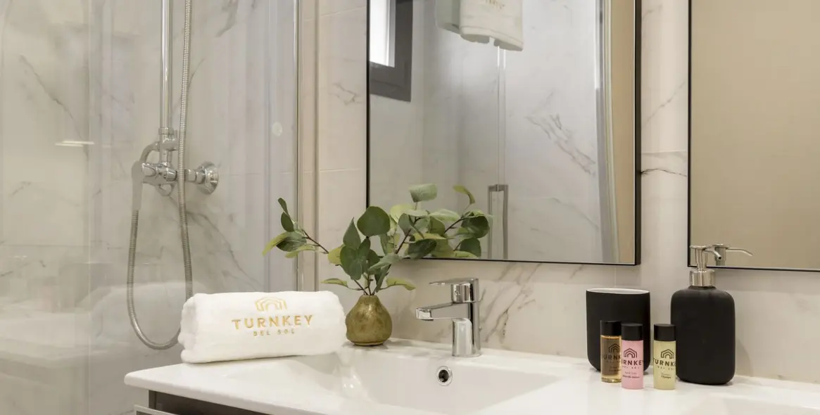 Alquiler a largo plazo de apartamento en planta media en Estepona 11