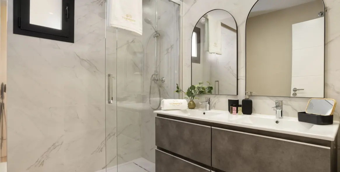 Alquiler a largo plazo de apartamento en planta media en Estepona 13