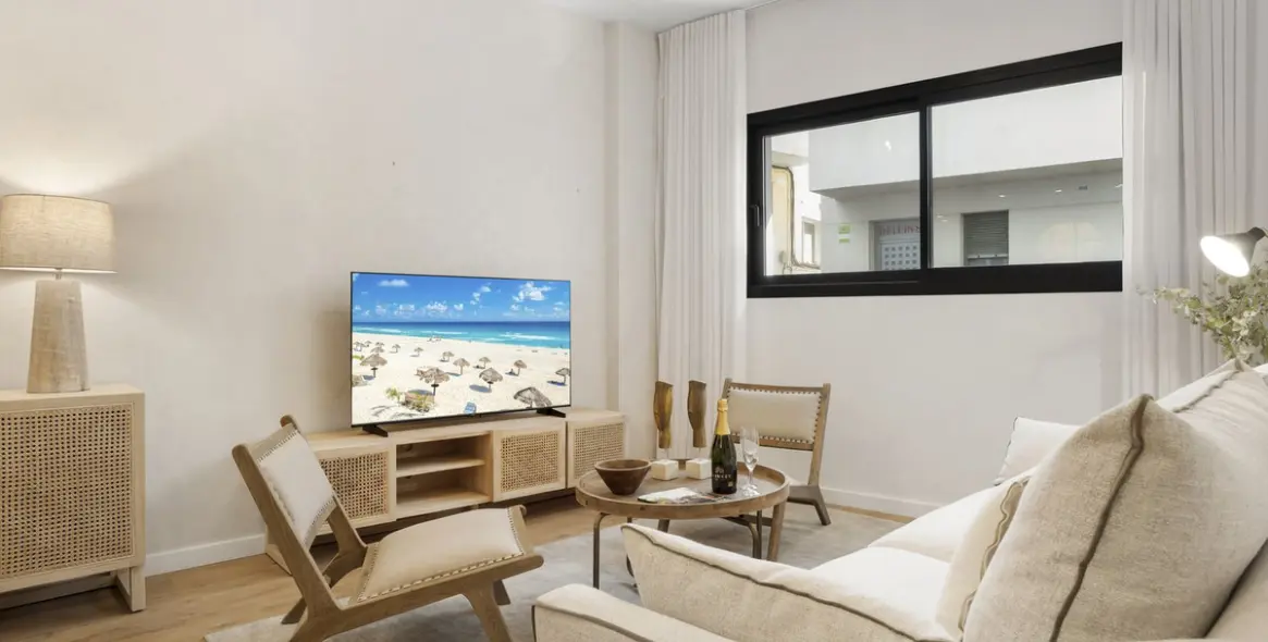 Alquiler a largo plazo de apartamento en planta media en Estepona 17