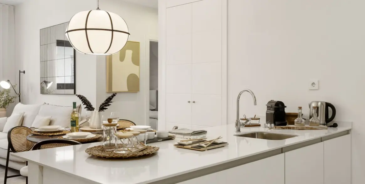 Alquiler a largo plazo de apartamento en planta media en Estepona 19