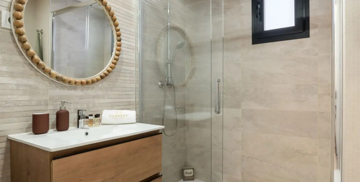 Alquiler a largo plazo de apartamento en planta media en Estepona 20