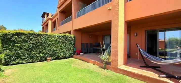 Long-term rent of ground floor apartment in Estepona 0