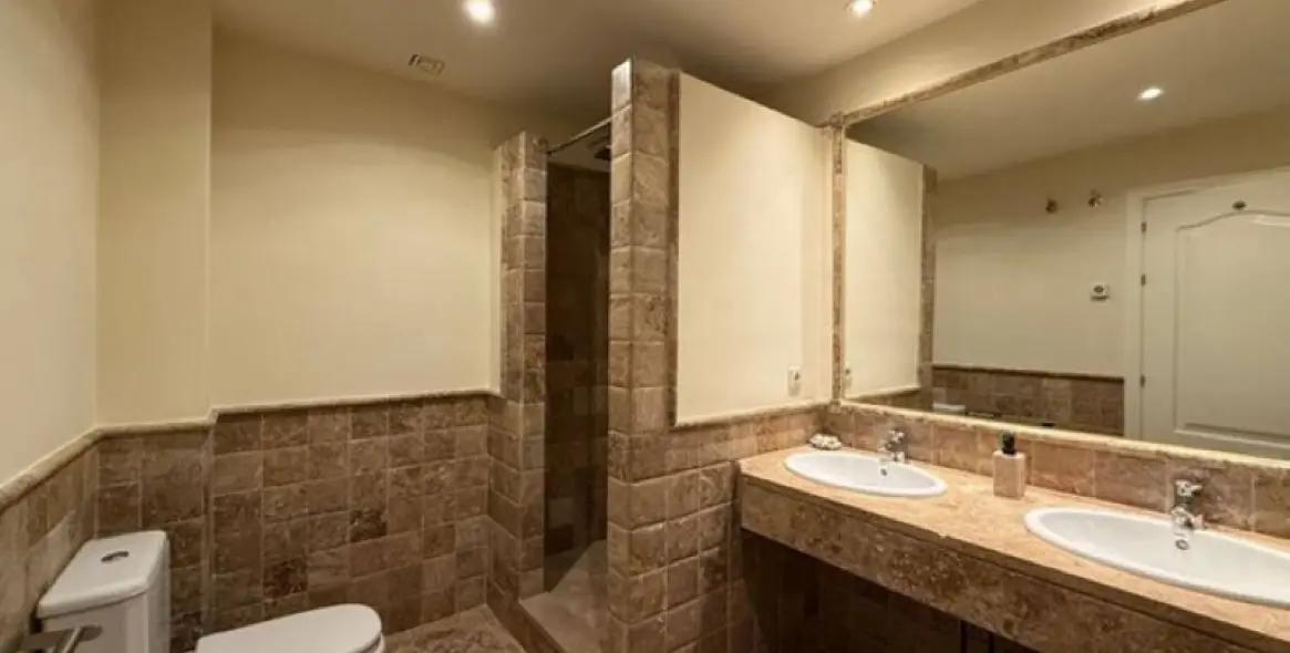 Долгосрочная аренда апартаментов на первом этаже в Estepona 27