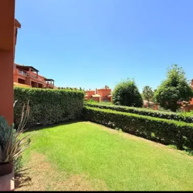Долгосрочная аренда апартаментов на первом этаже в Estepona
