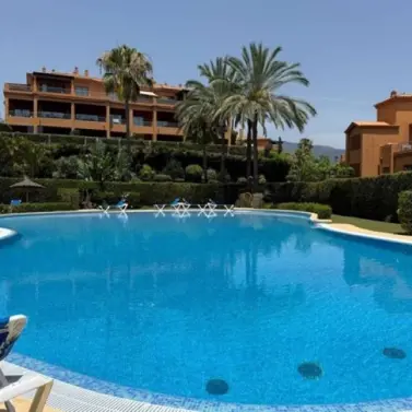 Долгосрочная аренда апартаментов на первом этаже в Estepona