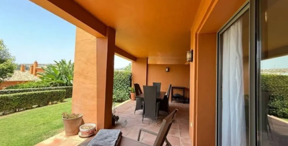 Alquiler a largo plazo de apartamento en planta baja en Estepona 9