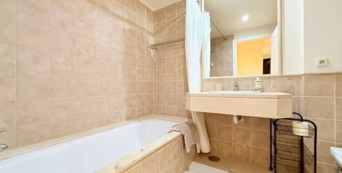 Alquiler a largo plazo de apartamento en planta baja en Estepona 11