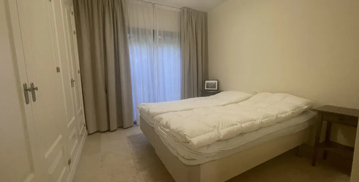 Alquiler a largo plazo de apartamento en planta baja en Estepona 13
