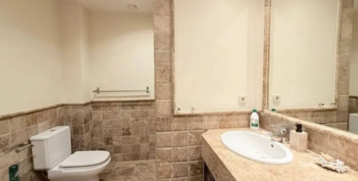 Alquiler a largo plazo de apartamento en planta baja en Estepona 15