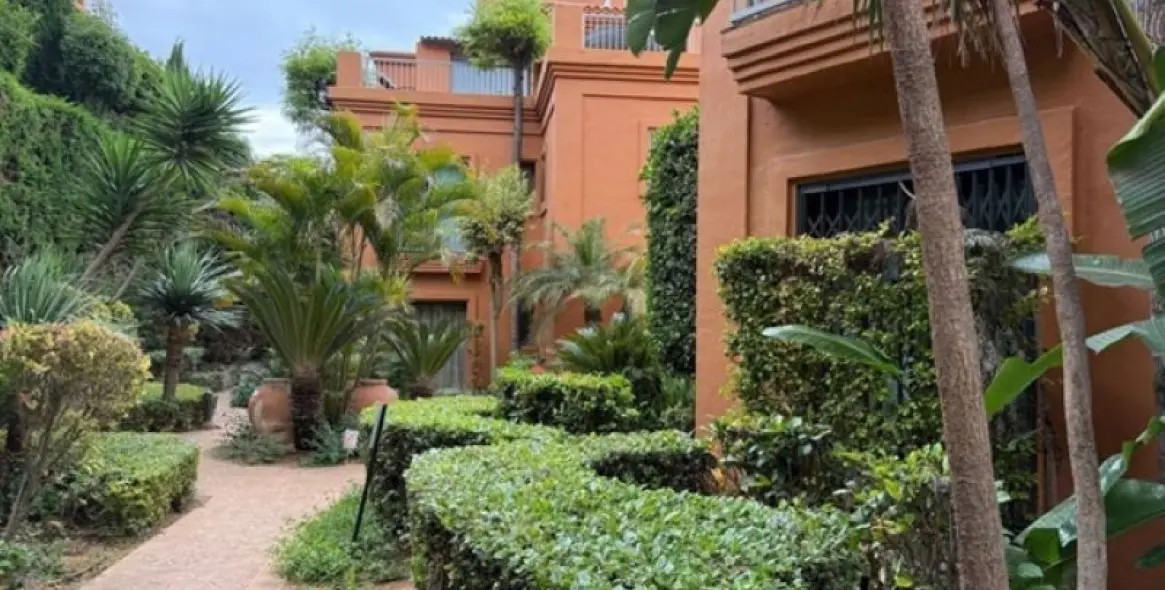 Alquiler a largo plazo de apartamento en planta baja en Estepona 18