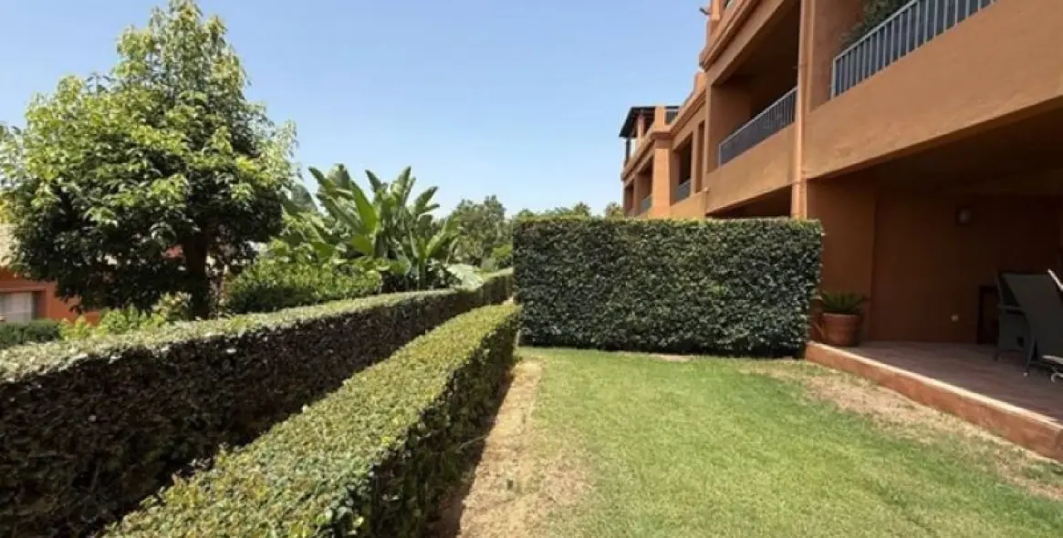 Alquiler a largo plazo de apartamento en planta baja en Estepona 21