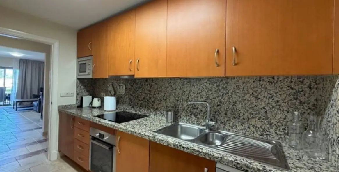 Alquiler a largo plazo de apartamento en planta baja en Estepona 30