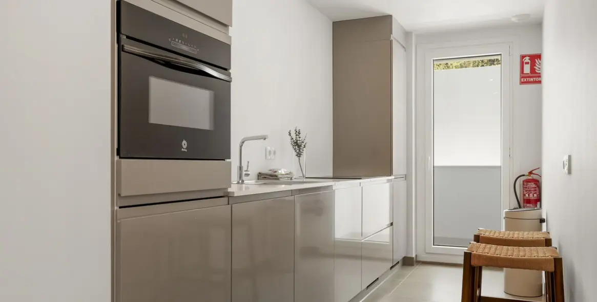 Долгосрочная аренда апартаментов на первом этаже в Estepona 11