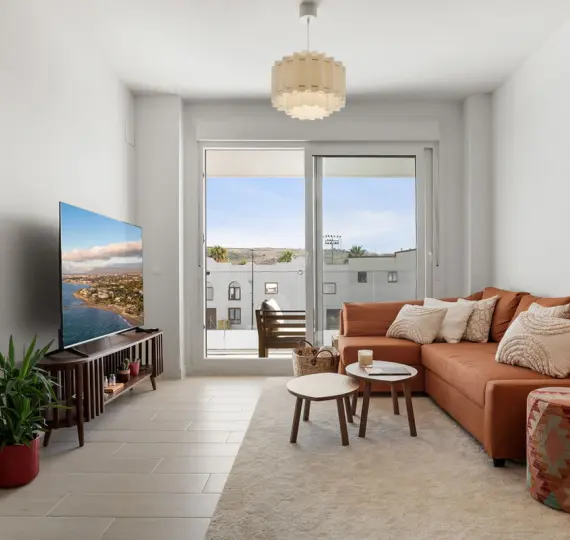 Alquiler a largo plazo de apartamento en planta media en Estepona