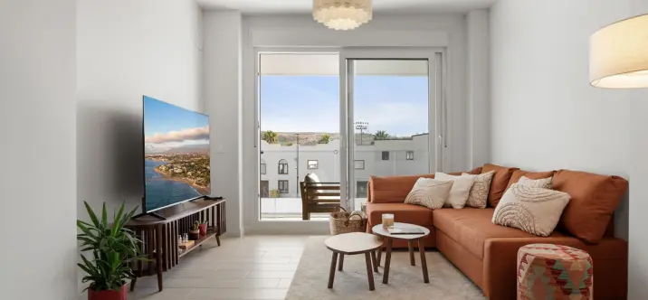 Alquiler a largo plazo de apartamento en planta media en Estepona 0