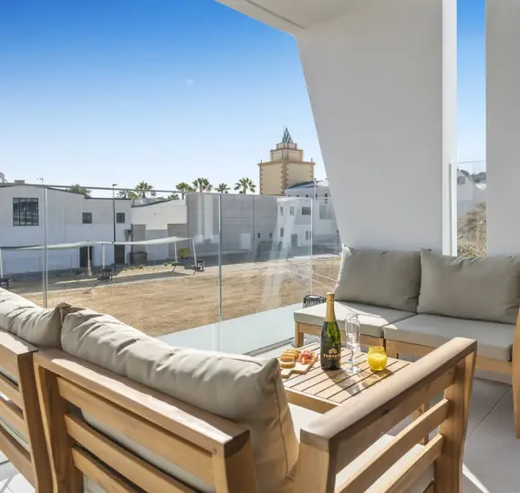 Alquiler a largo plazo de apartamento en planta media en Estepona